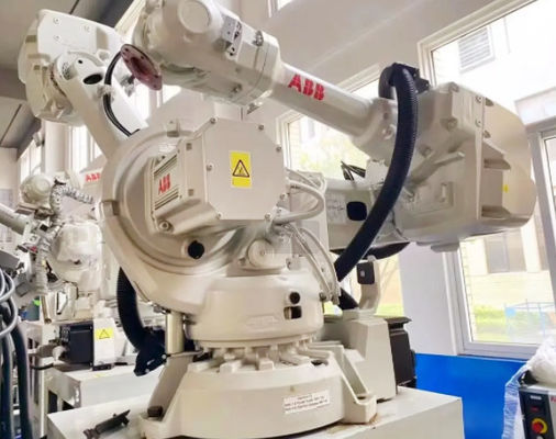 IRB 7600- 500/2.55 Abb बहुविध विनिर्माण प्रक्रियाओं के लिए रोबोट आर्म 500KG